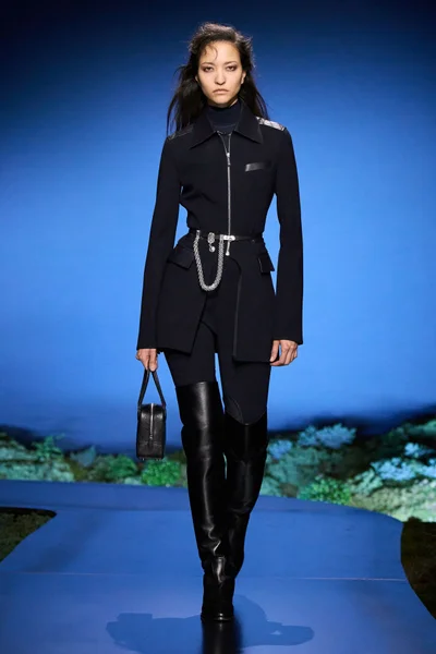 Look 3